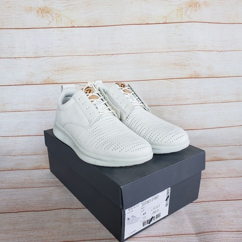 ECCO Women Leather Aquet Perforated Tie Oxford Walking Shoe Sneakers White Tan